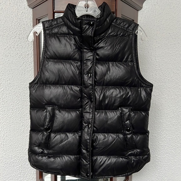 J Crew black Down puffer vest. Size XS in Excellent condition. - Picture 2 of 10